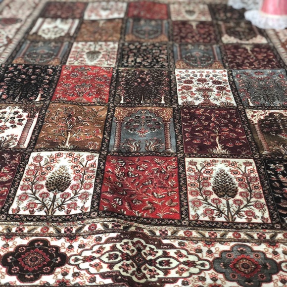 Handmade Silk Carpet “Nation” - Picture 4 of 8